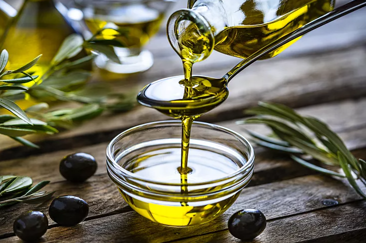 Decoding Extra Virgin Olive Oil: Is It Truly the Healthier Sibling of Regular Olive Oil?