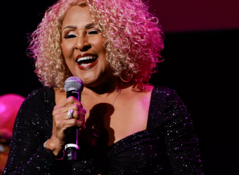 Darlene Love spills on U2’s ‘Baby (Christmas Please Come Home)’ cover and her special connection! Find out why it’s her favorite version, plus the untold story behind the iconic holiday tradition on The View!