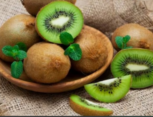 “The Superfood: Kiwi’s Health Benefits for Managing Blood Pressure, Heart Health, and Immunity Boost”